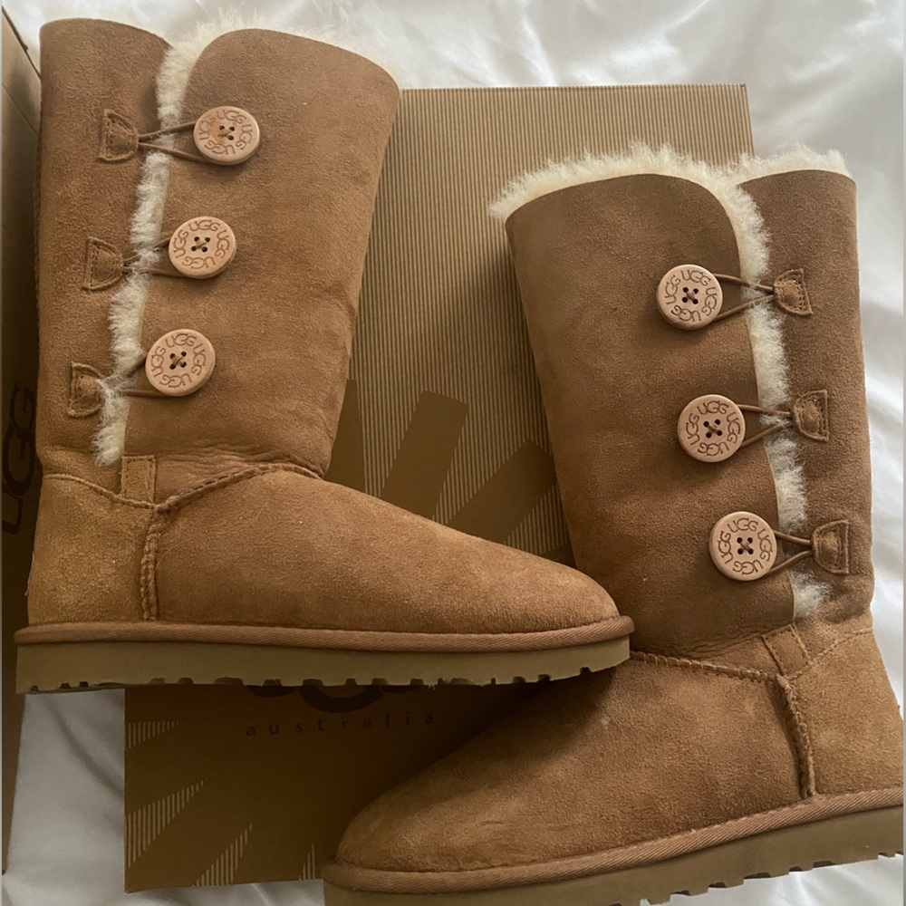New!!! UGG Bailey Button Triplet II Boot